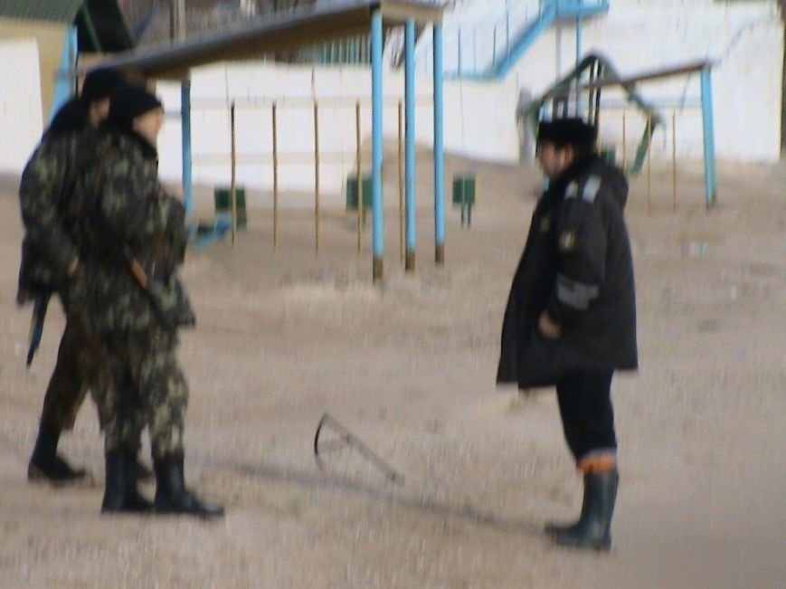 Под Мариуполем мина, взорвавшаяся на берегу моря, чуть не разрушила жилой дом (ФОТО) (фото) - фото 1 Под Мариуполем мина, взорвавшаяся на берегу моря, чуть не разрушила жилой дом (ФОТО) (фото) - фото 1