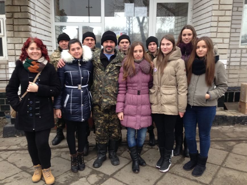 В Запорожье студенты училища моды и стиля шьют для военных..., фото-1 В Запорожье студенты училища моды и стиля шьют для военных спальники и вяжут теплые носки (ФОТО), фото-1