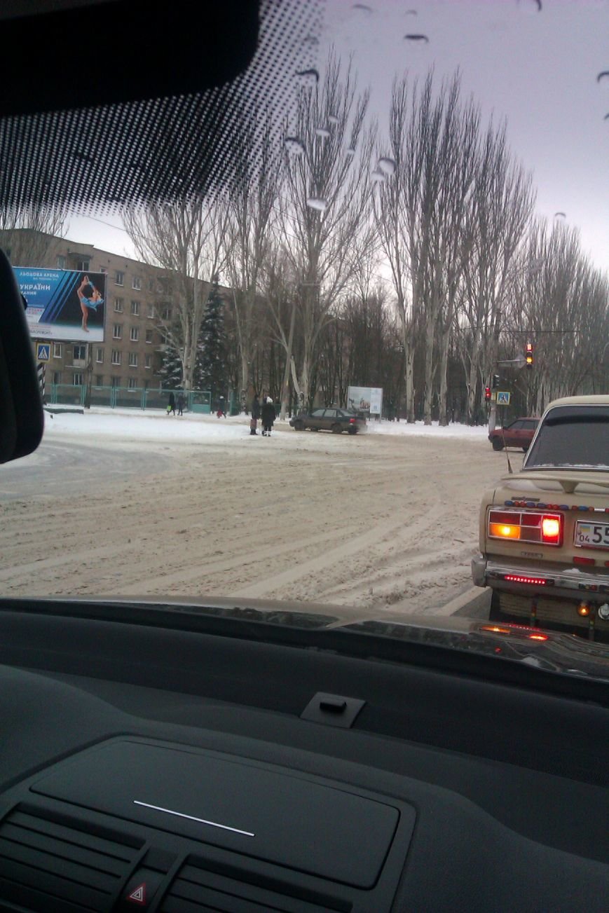 Объездные дороги в Кривом Роге замело снегом, а спецтехники все нет (ФОТОФАКТ) (фото) - фото 1 Объездные дороги в Кривом Роге замело снегом, а спецтехники все нет (ФОТОФАКТ) (фото) - фото 1