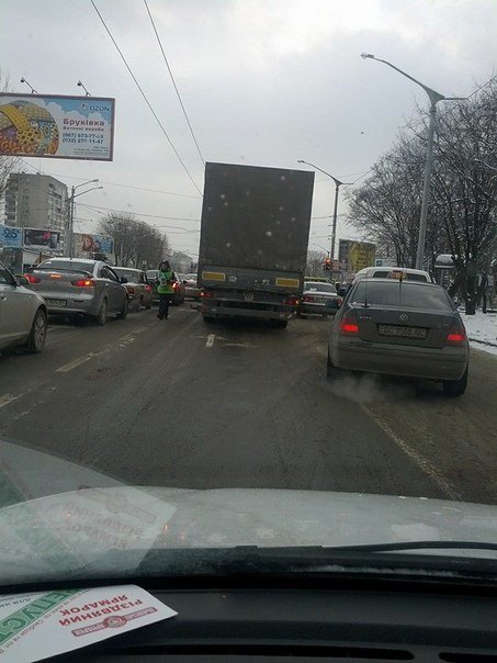 Ситуація на дорогах Львова: ДТП на проспекті Свободи та Братів Тершаковців (фото) - фото 2 Ситуація на дорогах Львова: ДТП на проспекті Свободи та Братів Тершаковців (фото) - фото 2