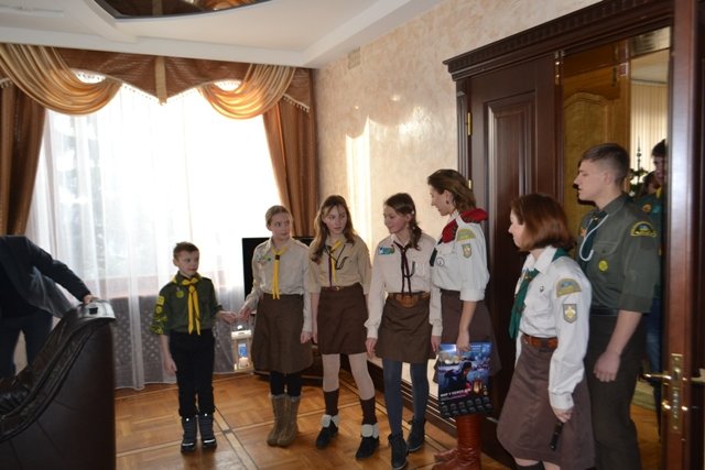 Вифлеємський вогонь миру вже в Рівному (фото) - фото 1 Вифлеємський вогонь миру вже в Рівному (фото) - фото 1