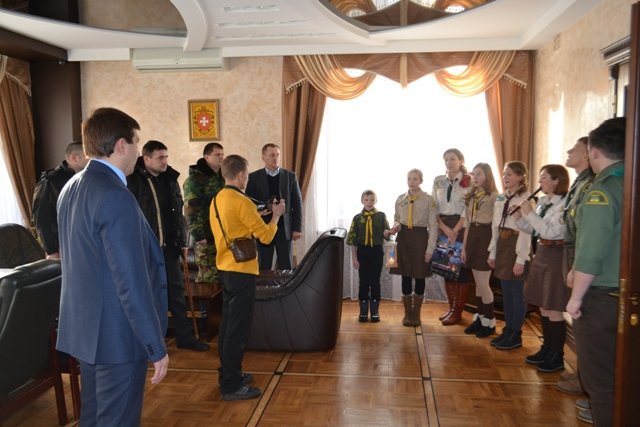 Вифлеємський вогонь миру вже в Рівному (фото) - фото 1 Вифлеємський вогонь миру вже в Рівному (фото) - фото 1