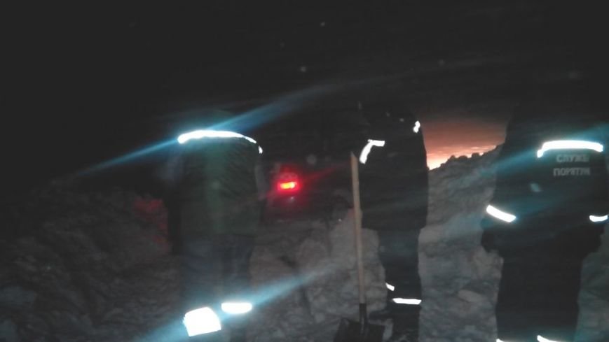 Кіровоградська область: рятувальники оперативно реагують на зимову негоду (фото) (фото) - фото 1 Кіровоградська область: рятувальники оперативно реагують на зимову негоду (фото) (фото) - фото 1