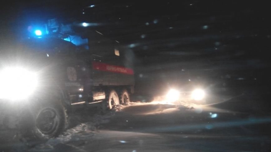 Кіровоградська область: рятувальники оперативно реагують на зимову негоду (фото) (фото) - фото 1 Кіровоградська область: рятувальники оперативно реагують на зимову негоду (фото) (фото) - фото 1