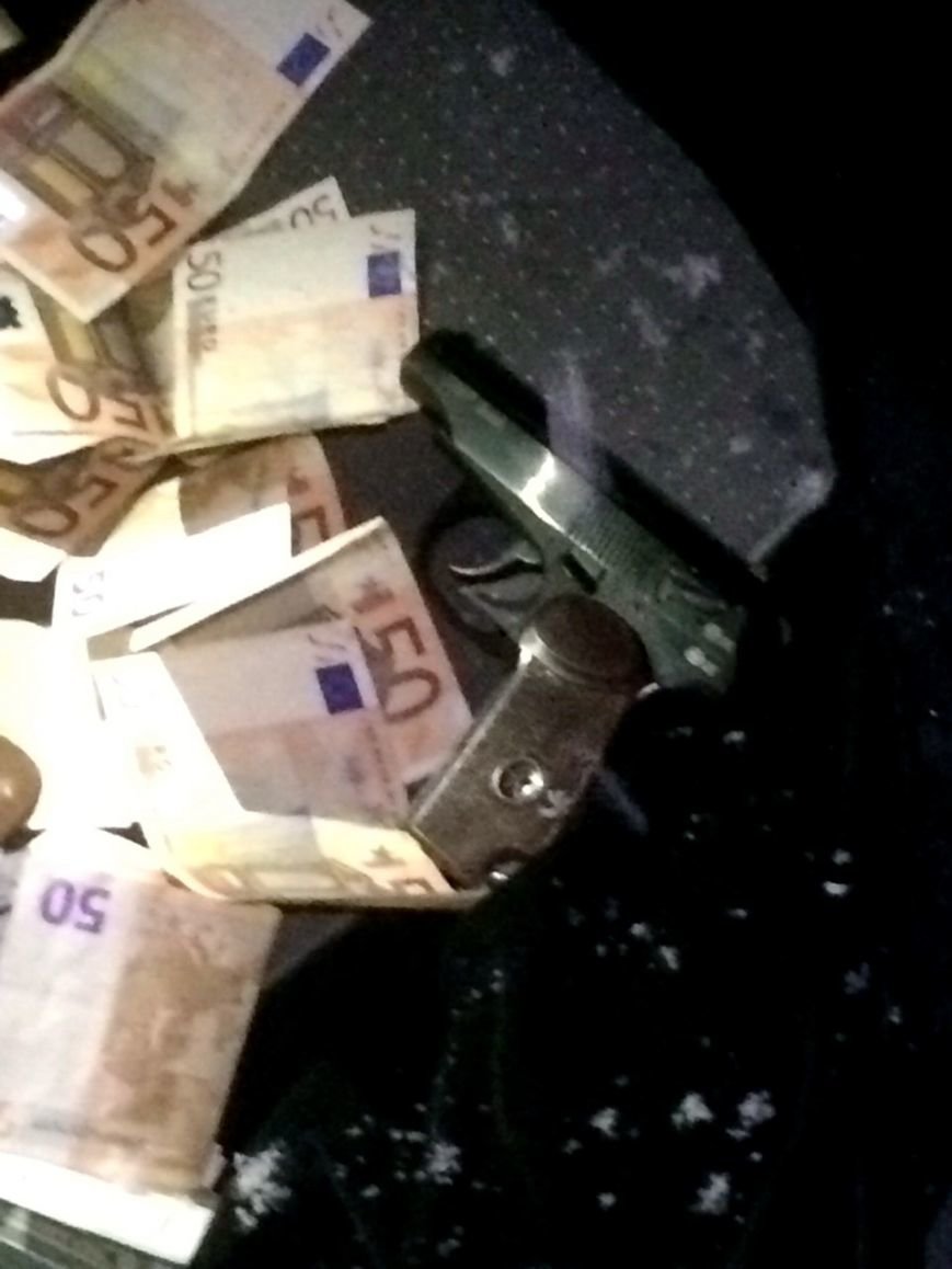На Львівщині розшукали зловмисника, який побив матір двох малюків за ноутбук та гроші (ФОТОРЕПОРТАЖ) (фото) - фото 5 На Львівщині розшукали зловмисника, який побив матір двох малюків за ноутбук та гроші (ФОТОРЕПОРТАЖ) (фото) - фото 5
