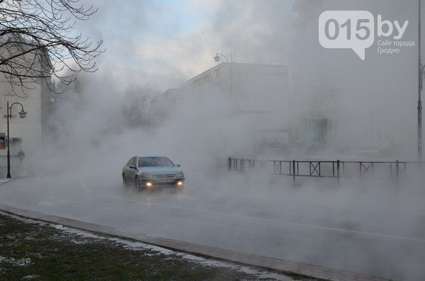 Возле ж/д вокзала прорвало теплотрассу: кипяток заливает дороги и т... Возле ж/д вокзала прорвало теплотрассу: кипяток заливает дороги и тротуары (Фото, видео) (фото) - фото 7