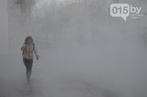 Возле ж/д вокзала прорвало теплотрассу: кипяток заливает дороги и т... Возле ж/д вокзала прорвало теплотрассу: кипяток заливает дороги и тротуары (Фото, видео) (фото) - фото 9