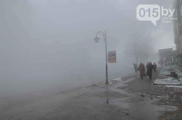 Возле ж/д вокзала прорвало теплотрассу: кипяток заливает дороги и т... Возле ж/д вокзала прорвало теплотрассу: кипяток заливает дороги и тротуары (Фото, видео) (фото) - фото 2