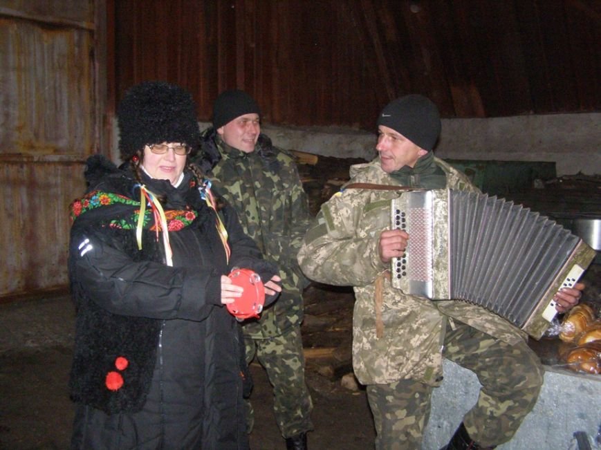 Запорожские журналисты и волонтеры привезли праздник артиллеристам (ФОТО) (фото) - фото 6