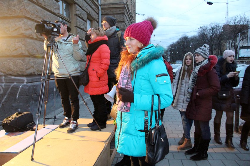 Дяді солдати, дякую вам за те, що в моєму домі мир, - що львів'яни бажають у 2015 році нашим солдатам в АТО (ФОТОРЕПОРТАЖ) (фото) - фото 3 Дяді солдати, дякую вам за те, що в моєму домі мир, - що львів'яни бажають у 2015 році нашим солдатам в АТО (ФОТОРЕПОРТАЖ) (фото) - фото 3