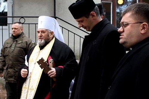 Тернопільським бійцям Нацгвардії священики подарували мікроавтобус (фото) - фото 1 Тернопільським бійцям Нацгвардії священики подарували мікроавтобус (фото) - фото 1