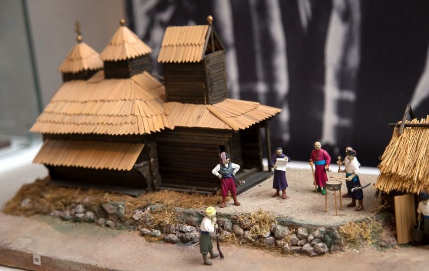В Чернигове открылась выставка исторических миниатюр (фото) - фото 1 В Чернигове открылась выставка исторических миниатюр (фото) - фото 1