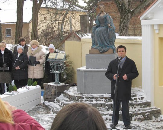 В Ужгороді відкрили пам'ятник Марії-Терезії (фото) - фото 3 В Ужгороді відкрили пам'ятник Марії-Терезії (фото) - фото 3