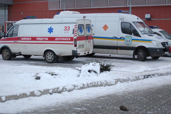 У Львові із «замінованого» гіпермаркету довелось евакуювати 15 тисяч відвідувачів. Вибухівку не знайшли (ФОТОРЕПОРТАЖ) (фото) - фото 5 У Львові із «замінованого» гіпермаркету довелось евакуювати 15 тисяч відвідувачів. Вибухівку не знайшли (ФОТОРЕПОРТАЖ) (фото) - фото 5
