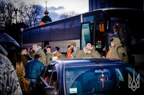 В Киев на ротацию вернулись 150 бойцов полка “Азов” (ФОТО) (фото) - фото 1 В Киев на ротацию вернулись 150 бойцов полка “Азов” (ФОТО) (фото) - фото 1