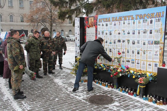Погибших в АТО черниговцев наградили орденами (фото) - фото 1 Погибших в АТО черниговцев наградили орденами (фото) - фото 1