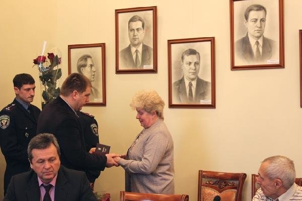 Погибших в АТО черниговцев наградили орденами (фото) - фото 1 Погибших в АТО черниговцев наградили орденами (фото) - фото 1