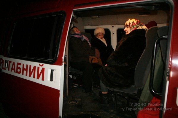 У Тернополі під час пожежі в п'ятиповерхівці врятували 9 мешканців (фото) (фото) - фото 1 У Тернополі під час пожежі в п'ятиповерхівці врятували 9 мешканців (фото) (фото) - фото 1