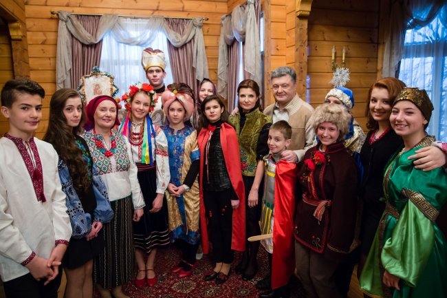 Президент Петр Порошенко поздравил украинцев с Рождеством (ФОТО) (фото) - фото 1 Президент Петр Порошенко поздравил украинцев с Рождеством (ФОТО) (фото) - фото 1