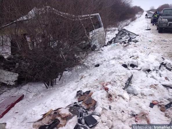 В ДТП у зоні АТО загинули двоє львів'ян (фоторепортаж з місця аварії) (фото) - фото 11 В ДТП у зоні АТО загинули двоє львів'ян (фоторепортаж з місця аварії) (фото) - фото 11