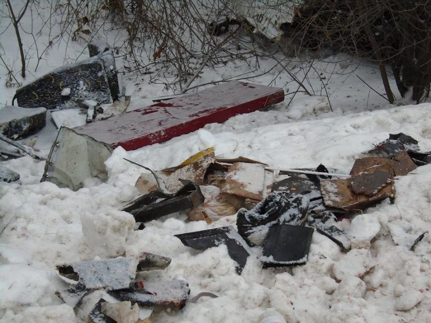 В ДТП у зоні АТО загинули двоє львів'ян (фоторепортаж з місця аварії) (фото) - фото 6 В ДТП у зоні АТО загинули двоє львів'ян (фоторепортаж з місця аварії) (фото) - фото 6