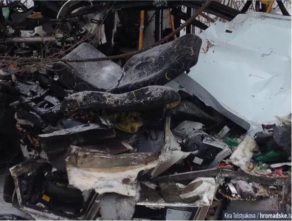 В ДТП у зоні АТО загинули двоє львів'ян (фоторепортаж з місця аварії) (фото) - фото 4 В ДТП у зоні АТО загинули двоє львів'ян (фоторепортаж з місця аварії) (фото) - фото 4