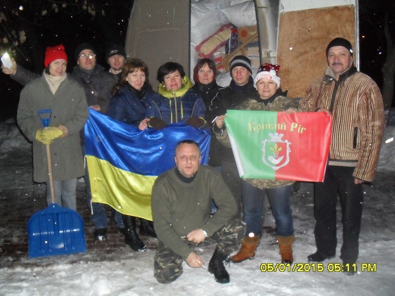 Криворожские волонтеры привезли подарки и праздничный ужин для бойцов в зону АТО (ФОТО) (фото) - фото 3 Криворожские волонтеры привезли подарки и праздничный ужин для бойцов в зону АТО (ФОТО) (фото) - фото 3