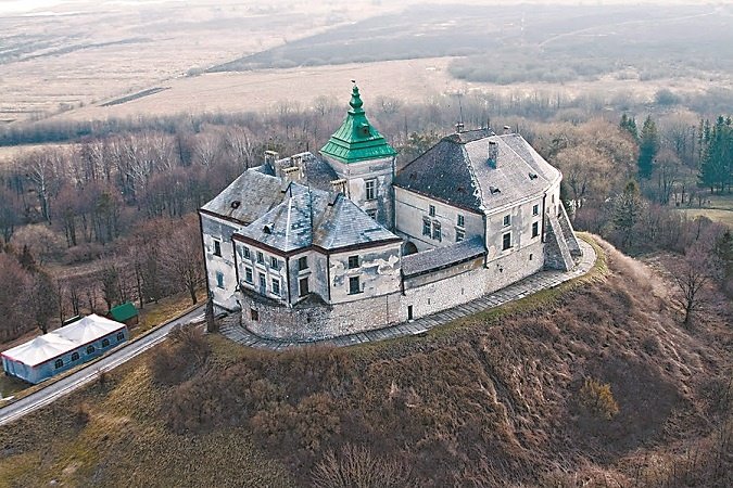По Підгорецькому замку бродить Біла Леді, а в Кременецькому ридають вбиті діви (фото) - фото 1 По Підгорецькому замку бродить Біла Леді, а в Кременецькому ридають вбиті діви (фото) - фото 1