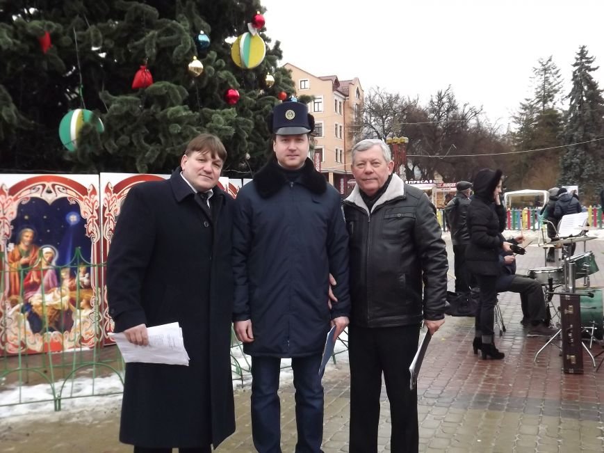 На Театральному майдані Тернополя співають різдвяні пісні (фото, відео) (фото) - фото 1 На Театральному майдані Тернополя співають різдвяні пісні (фото, відео) (фото) - фото 1