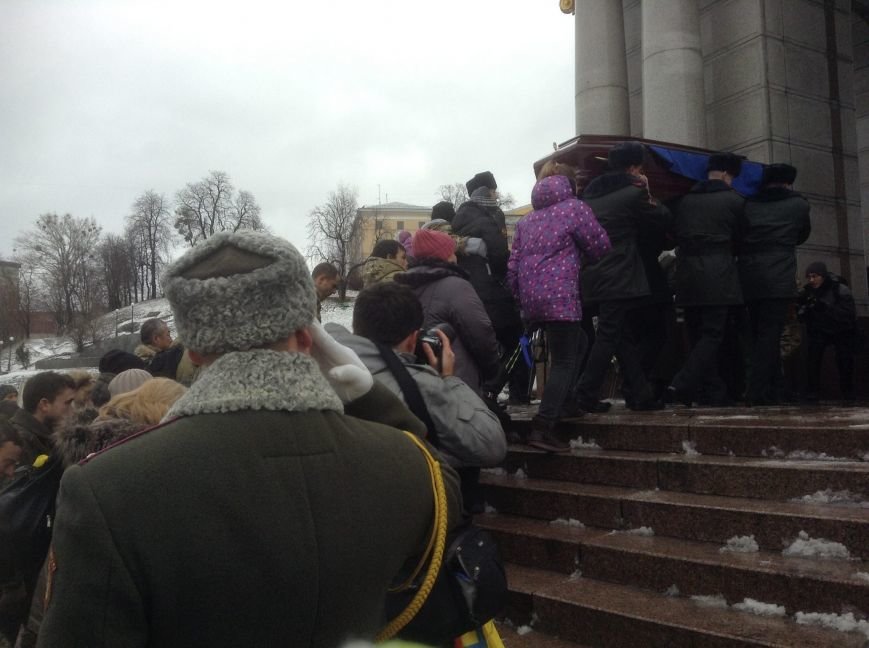 В Киеве простились с погибшим бойцом «Айдара» Скифом (ФОТО, ВИДЕО) (фото) - фото 1 В Киеве простились с погибшим бойцом «Айдара» Скифом (ФОТО, ВИДЕО) (фото) - фото 1