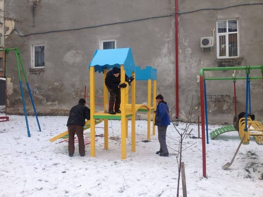 У Тернополі на вул. Руській збудували дитяче містечко (фото) (фото) - фото 1 У Тернополі на вул. Руській збудували дитяче містечко (фото) (фото) - фото 1