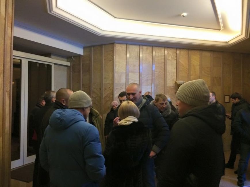 В гости к заму нового главы СБУ наведались активисты Днепропетровска (ВИДЕО, ФОТО) (фото) - фото 1 В гости к заму нового главы СБУ наведались активисты Днепропетровска (ВИДЕО, ФОТО) (фото) - фото 1