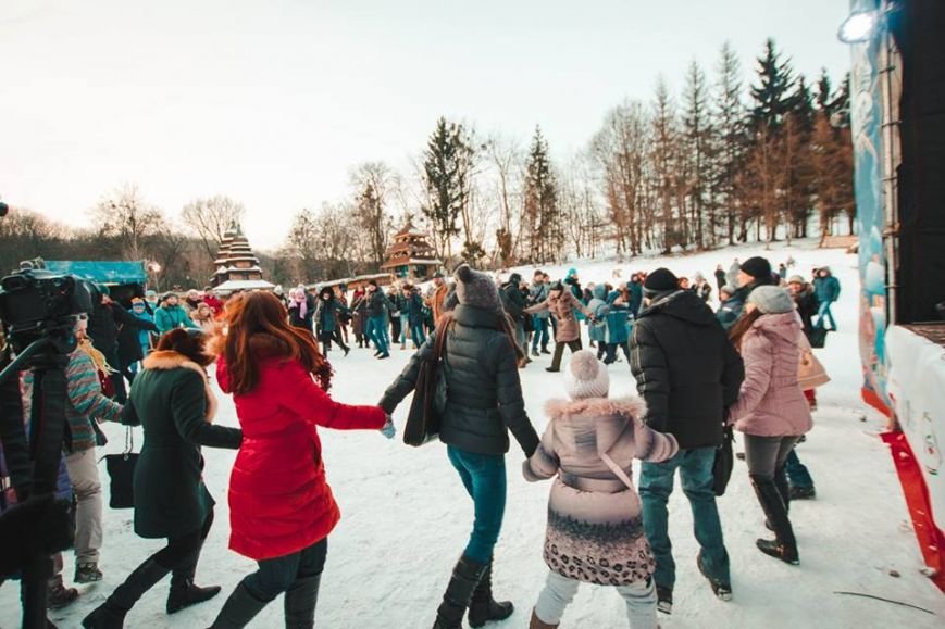 Під час фестивалю «Різдво в гаю» зібрали 57 тис. грн на реставрацію старовинних хат (ФОТОРЕПОРТАЖ) (фото) - фото 6 Під час фестивалю «Різдво в гаю» зібрали 57 тис. грн на реставрацію старовинних хат (ФОТОРЕПОРТАЖ) (фото) - фото 6
