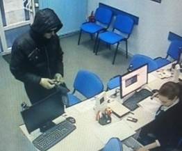 Милиция просит киевлян поделиться информацией о грабителе (ФОТО) (фото) - фото 1 Милиция просит киевлян поделиться информацией о грабителе (ФОТО) (фото) - фото 1
