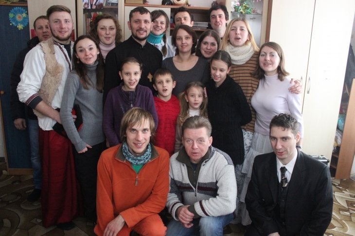В Днепродзержинске львовские студенты выступили в женской колонии и... В Днепродзержинске львовские студенты выступили в женской колонии и спели колядки вместе с Дмитрием Ярошем (фото) - фото 3