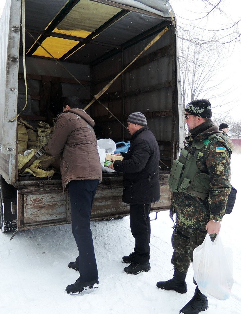 Військові-мешканцям-Красногорівки-5 Військові-мешканцям-Красногорівки-5