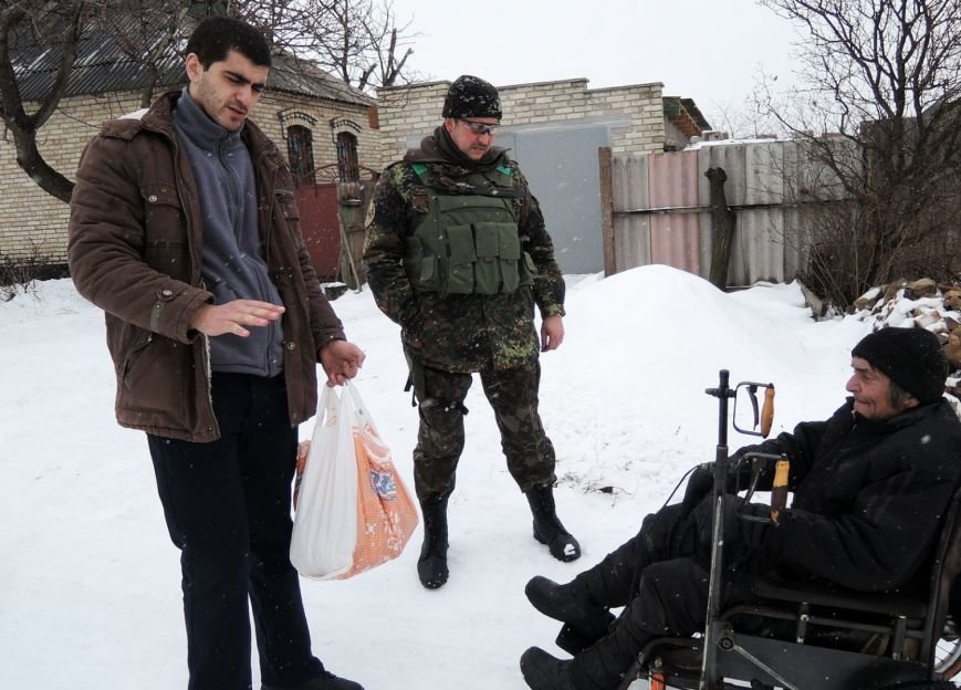 Військові-мешканцям-Красногорівки-3 Військові-мешканцям-Красногорівки-3