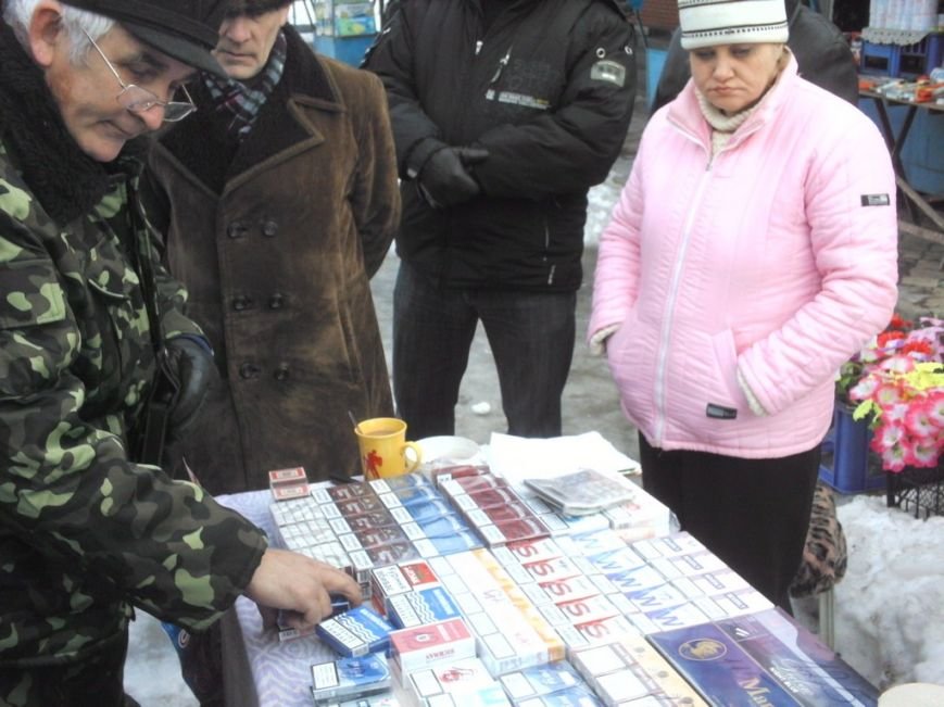 В Кривом Роге контрабандные сигареты продают несовершеннолетним (ФОТО, ВИДЕО) (фото) - фото 1 В Кривом Роге контрабандные сигареты продают несовершеннолетним (ФОТО, ВИДЕО) (фото) - фото 1