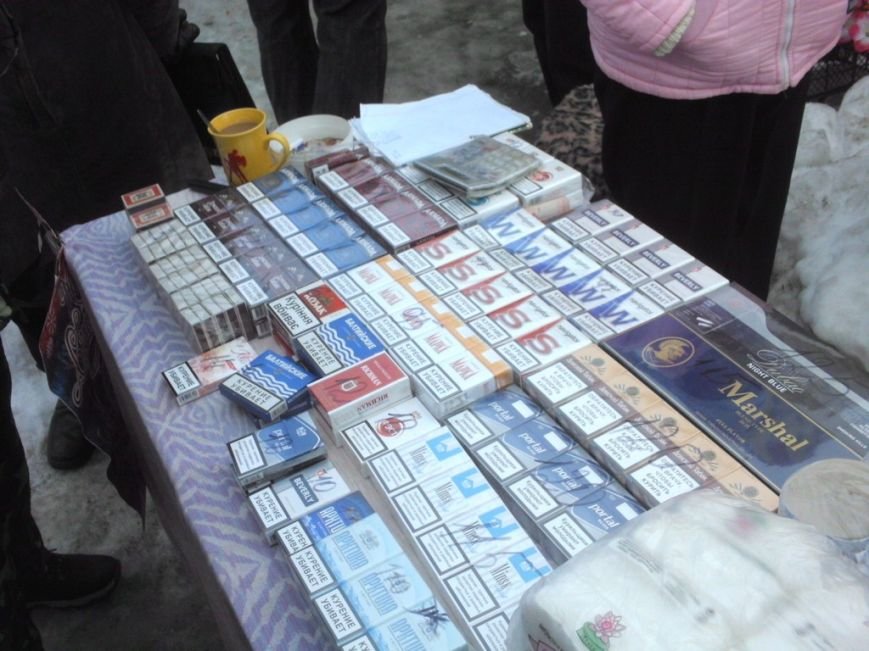 В Кривом Роге контрабандные сигареты продают несовершеннолетним (ФОТО, ВИДЕО) (фото) - фото 1 В Кривом Роге контрабандные сигареты продают несовершеннолетним (ФОТО, ВИДЕО) (фото) - фото 1
