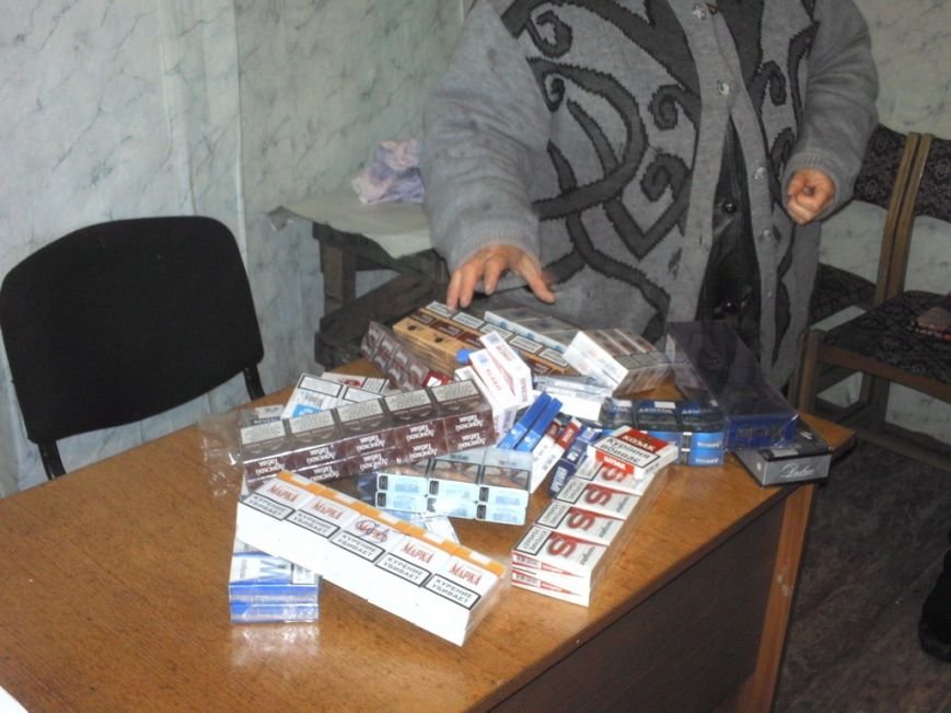 В Кривом Роге контрабандные сигареты продают несовершеннолетним (ФОТО, ВИДЕО) (фото) - фото 1 В Кривом Роге контрабандные сигареты продают несовершеннолетним (ФОТО, ВИДЕО) (фото) - фото 1
