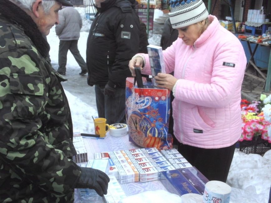 В Кривом Роге контрабандные сигареты продают несовершеннолетним (ФОТО, ВИДЕО) (фото) - фото 1 В Кривом Роге контрабандные сигареты продают несовершеннолетним (ФОТО, ВИДЕО) (фото) - фото 1