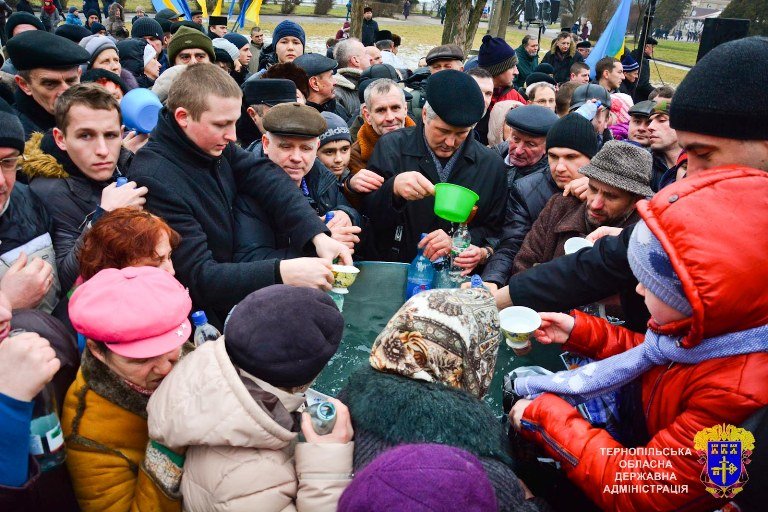 На Тернопільському ставі освятили воду (фото) - фото 1 На Тернопільському ставі освятили воду (фото) - фото 1