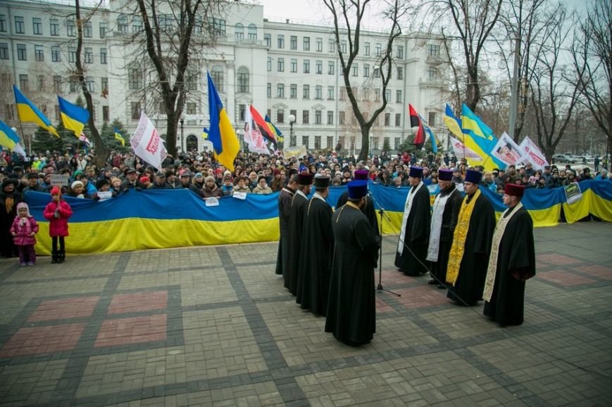 Марш против терроризма в Днепропетровске в лицах (ФОТОРЕПОРТАЖ, ВИДЕО) (фото) - фото 1 Марш против терроризма в Днепропетровске в лицах (ФОТОРЕПОРТАЖ, ВИДЕО) (фото) - фото 1