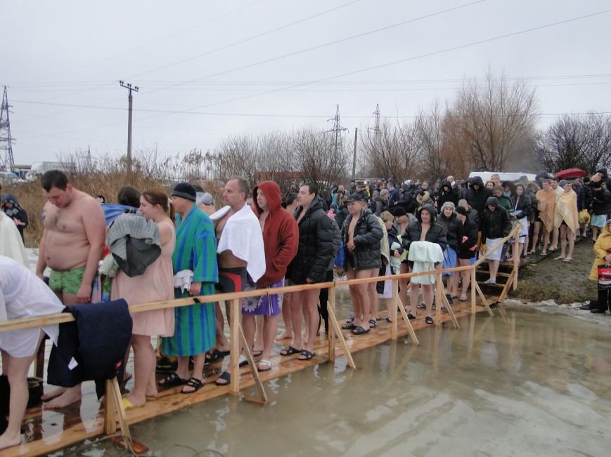 Хмельницький зустрів Водохреща дощем та козацьким кулішем (фото) - фото 2 Хмельницький зустрів Водохреща дощем та козацьким кулішем (фото) - фото 2