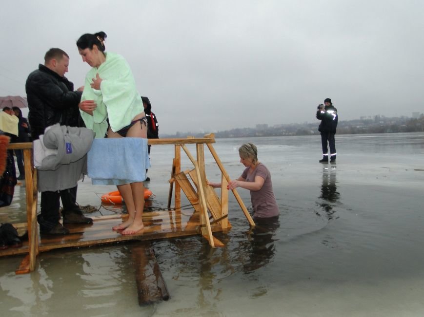Хмельницький зустрів Водохреща дощем та козацьким кулішем (фото) - фото 2 Хмельницький зустрів Водохреща дощем та козацьким кулішем (фото) - фото 2
