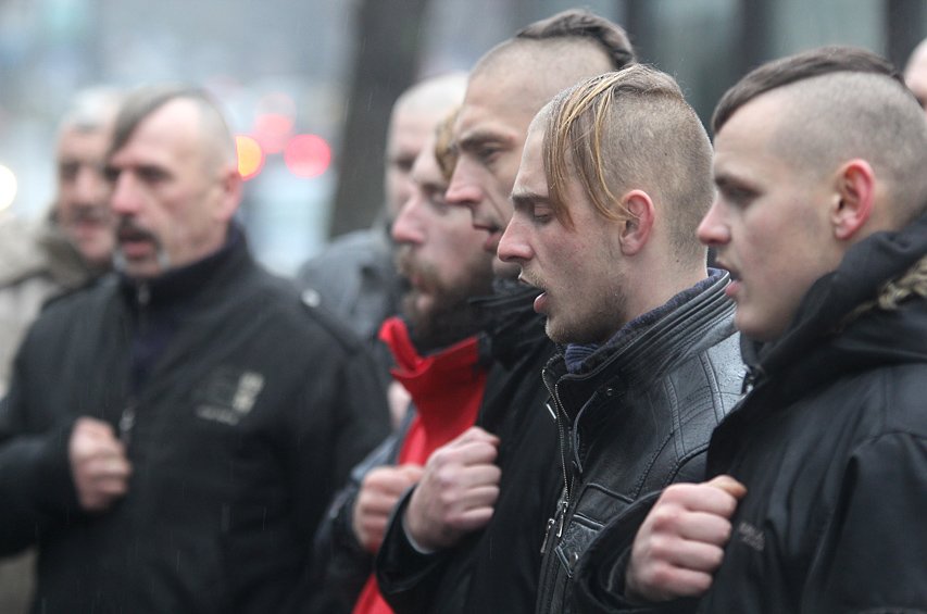 В Киеве активисты «Правого сектора» с коктейлями Молотова напомнили о Евромайдане (ФОТО) (фото) - фото 1 В Киеве активисты «Правого сектора» с коктейлями Молотова напомнили о Евромайдане (ФОТО) (фото) - фото 1