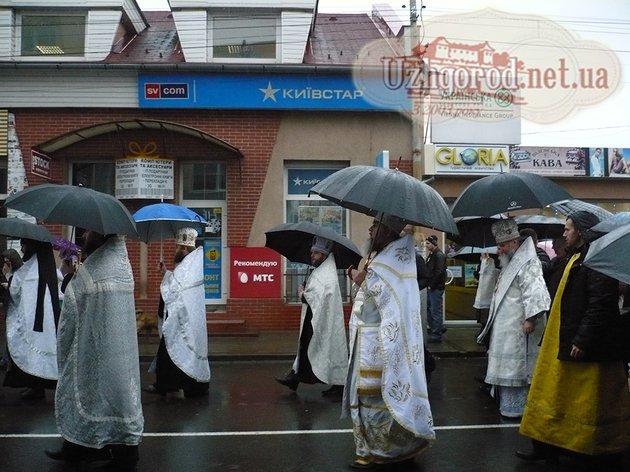 Як на «ужгородському Йордані» освятили воду (ФОТО, ВІДЕО) (фото) - фото 7 Як на «ужгородському Йордані» освятили воду (ФОТО, ВІДЕО) (фото) - фото 7