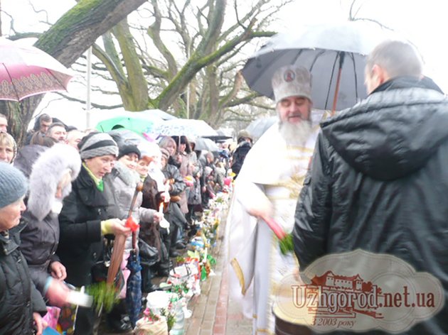 Як на «ужгородському Йордані» освятили воду (ФОТО, ВІДЕО) (фото) - фото 4 Як на «ужгородському Йордані» освятили воду (ФОТО, ВІДЕО) (фото) - фото 4