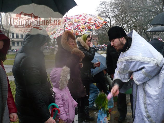 Як на «ужгородському Йордані» освятили воду (ФОТО, ВІДЕО) (фото) - фото 1 Як на «ужгородському Йордані» освятили воду (ФОТО, ВІДЕО) (фото) - фото 1