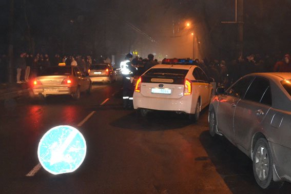 Жорстоке вбивство на вулиці Зеленій: труп чоловіка викинули з машини (ФОТО 18+) (фото) - фото 4 Жорстоке вбивство на вулиці Зеленій: труп чоловіка викинули з машини (ФОТО 18+) (фото) - фото 4